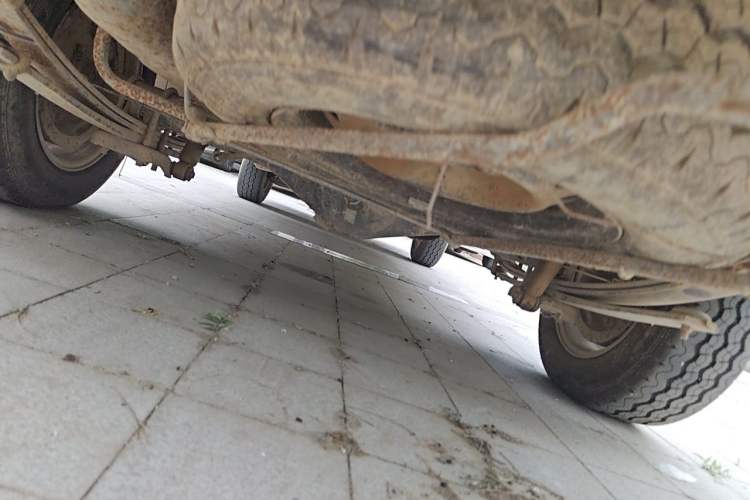 Used Jinbei Hiace 2011 2.0L 5th Generation Xiangyun Comfort Version 4G20D4B Chassis Rear
