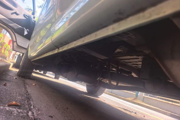Used Jinbei Hiace 2011 2.0L Fifth-Generation Xiangyun Classic 4G20D4B Chassis Rear Left