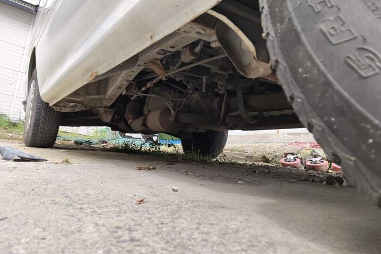Used Jinbei Hiace 2011 2.0L 5th Generation Kuaiyunwang Standard Version 4G19 Chassis Rear Left