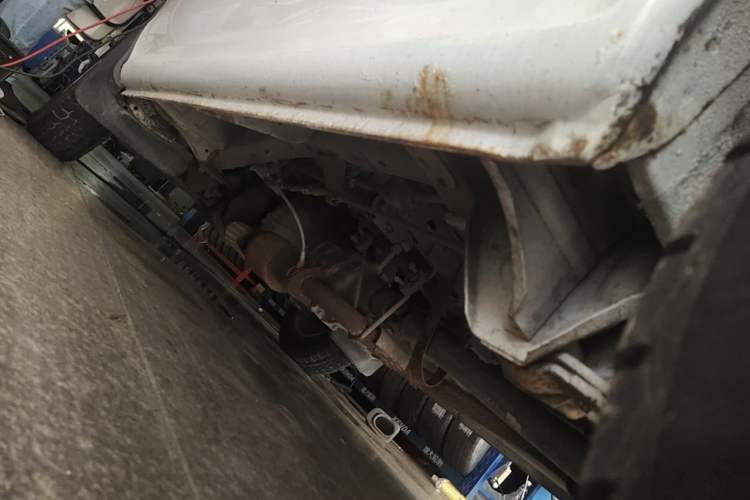 Used Jinbei Hiace 2011 2.0L 5th Generation Kuaiyunwang Luxury Edition 4G19 Chassis Rear Left