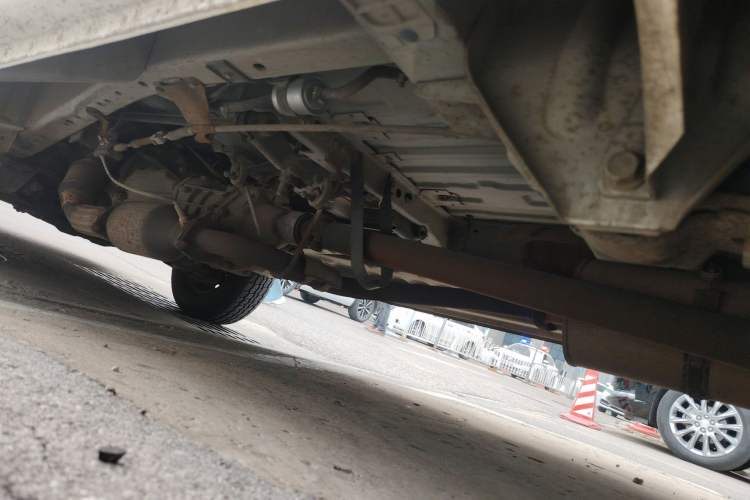 Used Jinbei Hiace 2011 2.0L 5th Generation Kuaiyunwang Luxury Version 4G20B Chassis Rear Left