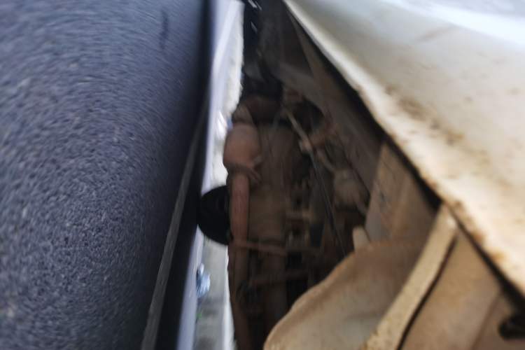 Used Jinbei Hiace 2011 2.0L 5th Generation Kuaiyunwang Luxury Edition 4G19 Chassis Rear Left