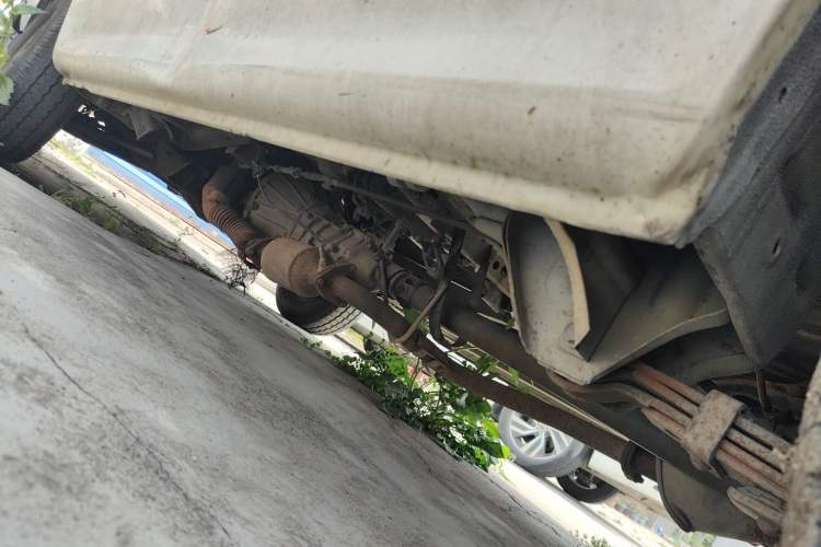 Used Jinbei Hiace 2011 2.0L 5th Generation Kuaiyunwang Standard Version 4G19 Chassis Rear Left