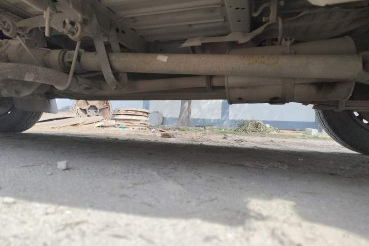 Used Jinbei Hiace 2011 2.2L 5th Generation Power King Deluxe Version 4G22D4B Chassis Rear Left