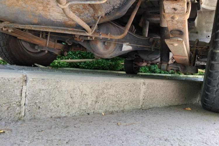Used Jinbei Hiace 2011 2.0L 5th Generation Kuaiyunwang Comfort Type K 4G19 Chassis Rear Right