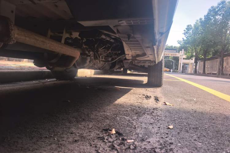 Used Jinbei Hiace 2011 2.0L Fifth-Generation Xiangyun Classic 4G20D4B Chassis Rear Right