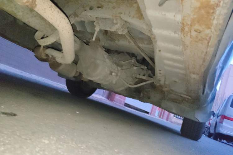 Used Jinbei Hiace 2011 2.0L 5th Generation Kuaiyunwang Standard Version 4G19 Chassis Rear Right