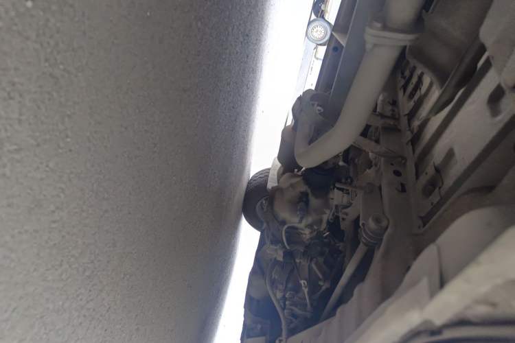 Used Jinbei Hiace 2011 2.0L 5th Generation Kuaiyunwang Luxury Edition 4G19 Chassis Rear Right