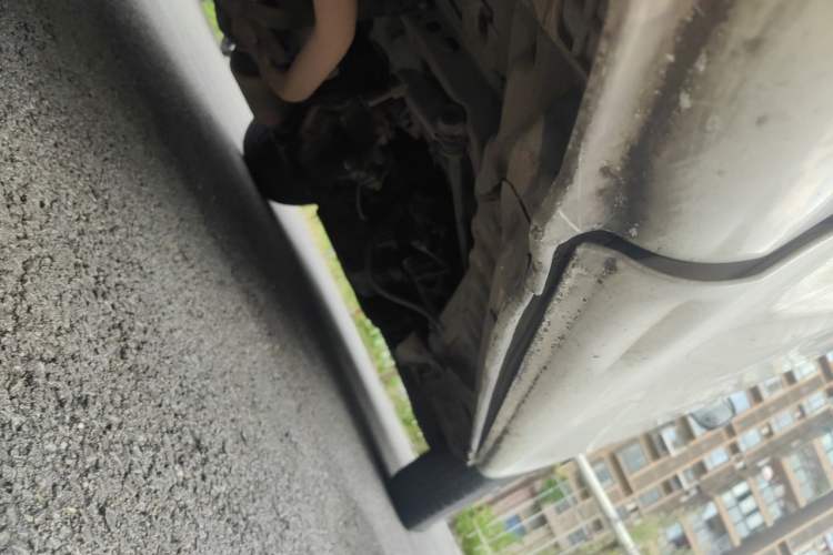 Used Jinbei Hiace 2011 2.0L 5th Generation Kuaiyunwang Standard Version 4G20B Chassis Rear Right