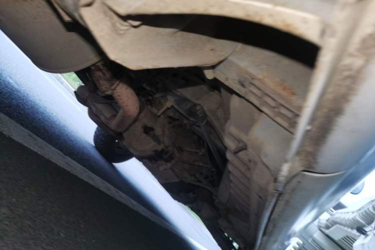 Used Jinbei Hiace 2011 2.0L 5th Generation Kuaiyunwang Luxury Edition 4G19 Chassis Rear Right