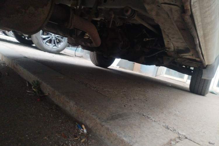 Used Jinbei Hiace 2011 2.0L 5th Generation Kuaiyunwang Standard Version 4G19 Chassis Rear Right