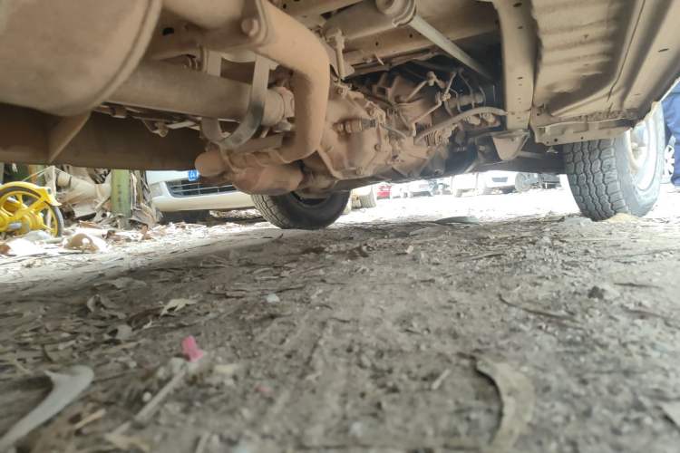 Used Jinbei Hiace 2011 2.0L 5th Generation Power King Comfort Version 4G20D4B Chassis Rear Right