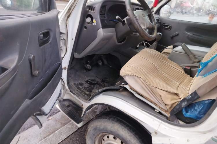 Used Jinbei Hiace 2011 2.0L 5th Generation Kuaiyunwang Standard Version 4G19 Driver Seat