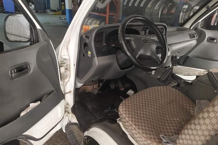 Used Jinbei Hiace 2011 2.0L 5th Generation Kuaiyunwang Luxury Edition 4G19 Driver Seat