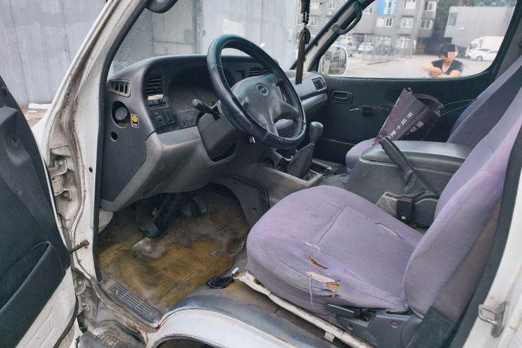 Used Jinbei Hiace 2011 2.0L Fifth-Generation Kuaiyunwang Standard Version 4G21B Driver Seat
