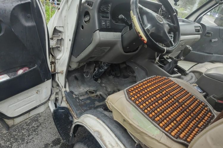 Used Jinbei Hiace 2011 2.0L 5th Generation Kuaiyunwang Standard Version 4G20B Driver Seat
