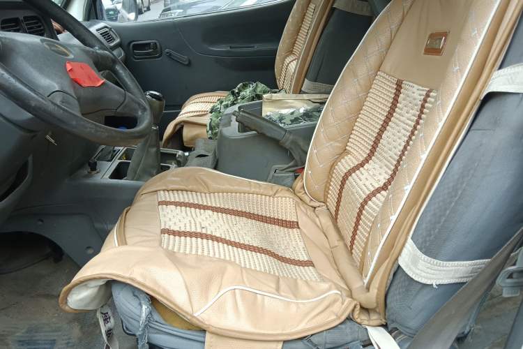 Used Jinbei Hiace 2011 2.0L 5th Generation Kuaiyunwang Luxury Edition 4G19 Driver Seat