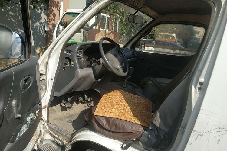 Used Jinbei Hiace 2011 2.0L 5th Generation Kuaiyunwang Comfort Type K 4G19 Driver Seat