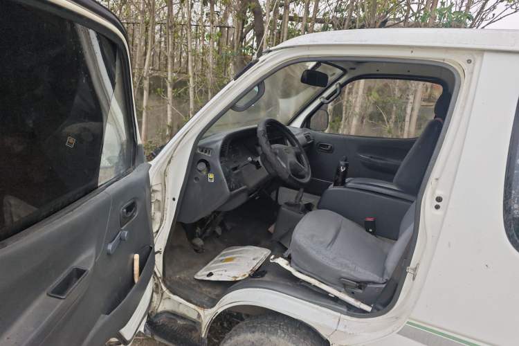 Used Jinbei Hiace 2011 2.0L 5th Generation Kuaiyunwang Standard Version 4G19 Driver Seat