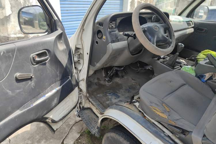 Used Jinbei Hiace 2011 2.0L 5th Generation Kuaiyunwang Standard Version 4G19 Driver Seat