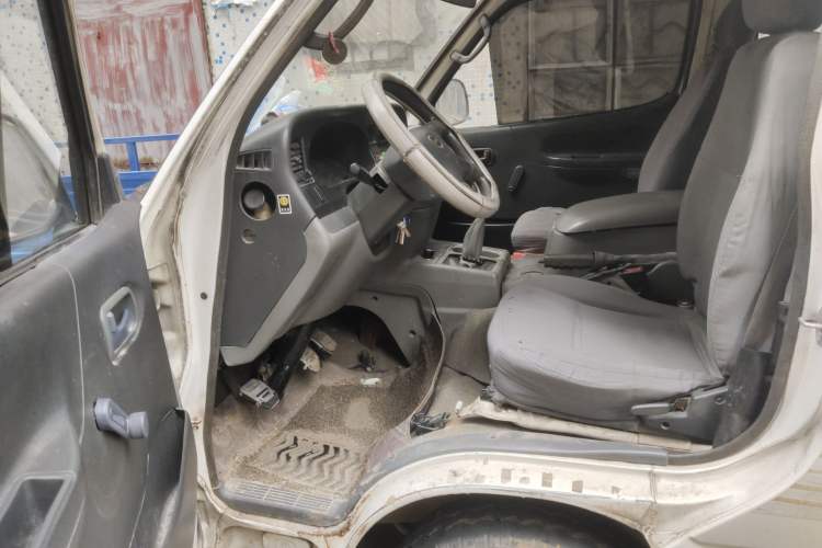 Used Jinbei Hiace 2011 2.0L 5th Generation Kuaiyunwang Standard Version 4G20B Driver Seat