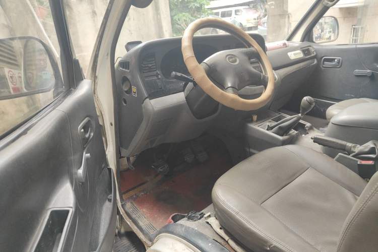 Used Jinbei Hiace 2011 2.0L 5th Generation Kuaiyunwang Standard Version 4G19 Driver Seat