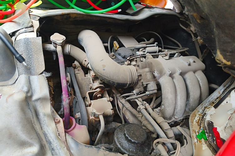 Used Jinbei Hiace 2011 2.0L 5th Generation Kuaiyunwang Standard Version 4G20B Engine Bay