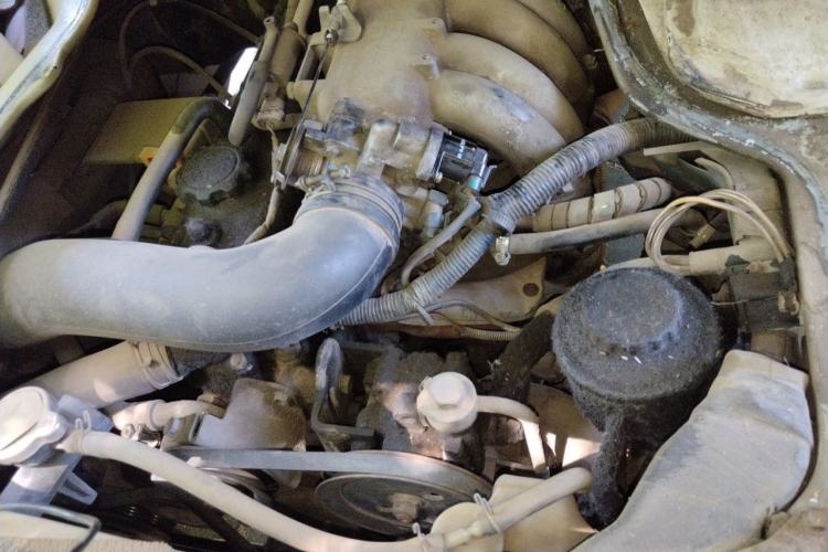 Used Jinbei Hiace 2011 2.0L 5th Generation Kuaiyunwang Comfort Type K 4G19 Engine Bay