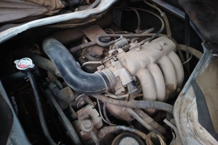 Used Jinbei Hiace 2011 2.0L 5th Generation Kuaiyunwang Standard Version 4G19 Engine Bay