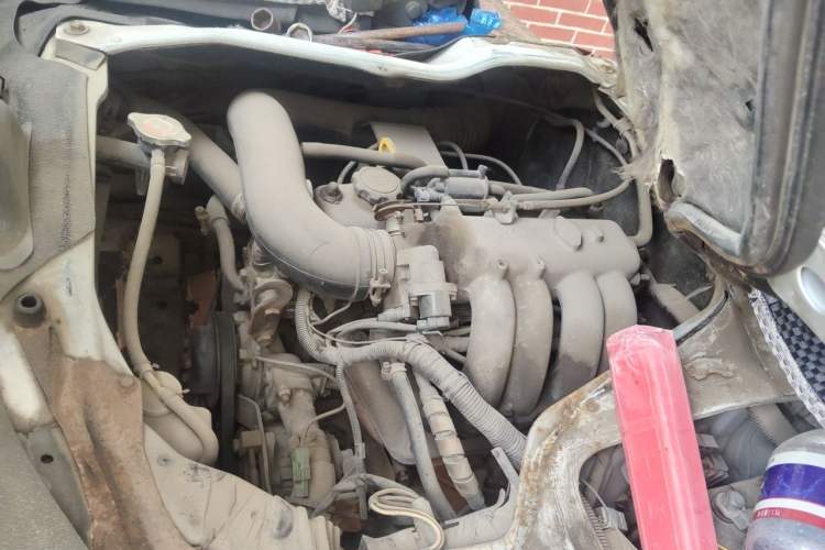 Used Jinbei Hiace 2011 2.0L 5th Generation Kuaiyunwang Standard Version 4G19 Engine Bay