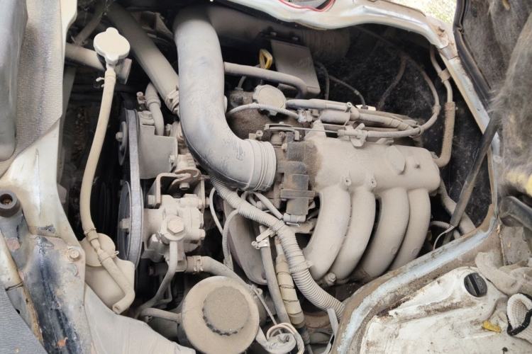 Used Jinbei Hiace 2011 2.0L 5th Generation Kuaiyunwang Standard Version 4G19 Engine Bay