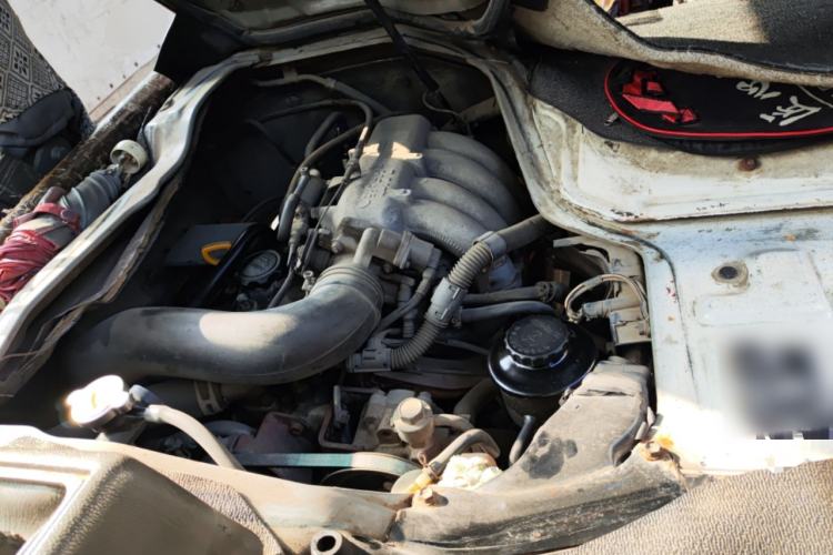 Used Jinbei Hiace 2011 2.0L 5th Generation Kuaiyunwang Standard Version 4G20B Engine Bay