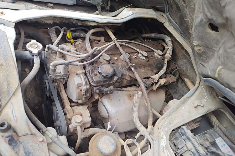 Used Jinbei Hiace 2011 2.0L 5th Generation Xiangyun Comfort Version 4G20D4B Engine Bay