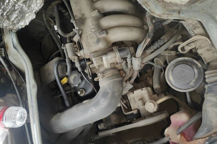Used Jinbei Hiace 2011 2.0L 5th Generation Kuaiyunwang Standard Version 4G20B Engine Bay