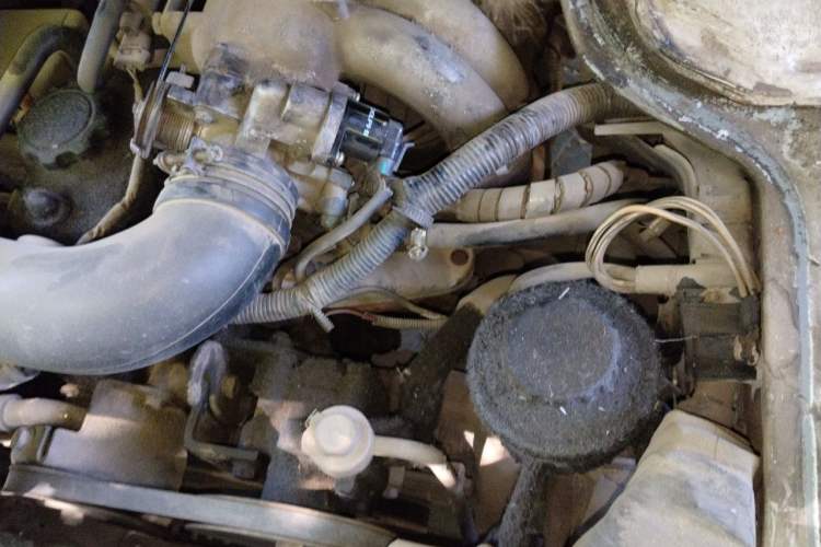Used Jinbei Hiace 2011 2.0L 5th Generation Kuaiyunwang Comfort Type K 4G19 Engine Bay Left
