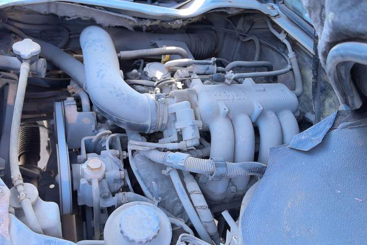 Used Jinbei Hiace 2011 2.0L 5th Generation Kuaiyunwang Standard Version 4G20B Engine Bay Left