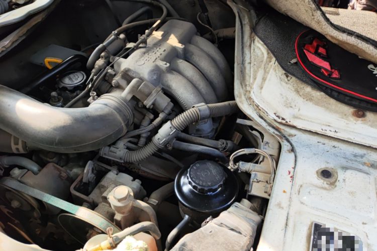 Used Jinbei Hiace 2011 2.0L 5th Generation Kuaiyunwang Standard Version 4G20B Engine Bay Left