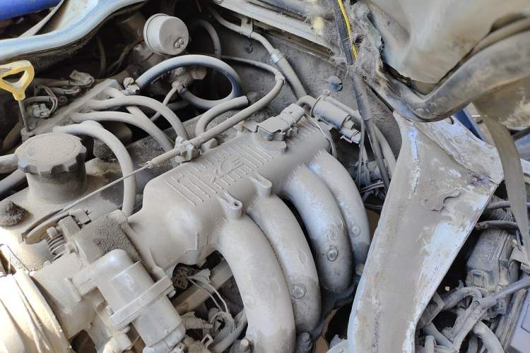 Used Jinbei Hiace 2011 2.0L Fifth-Generation Express Luxury V19 Engine Bay Left