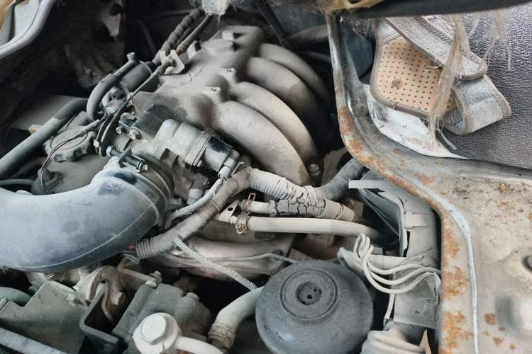 Used Jinbei Hiace 2011 2.0L Fifth-Generation Kuaiyunwang Standard Version 4G21B Engine Bay Left