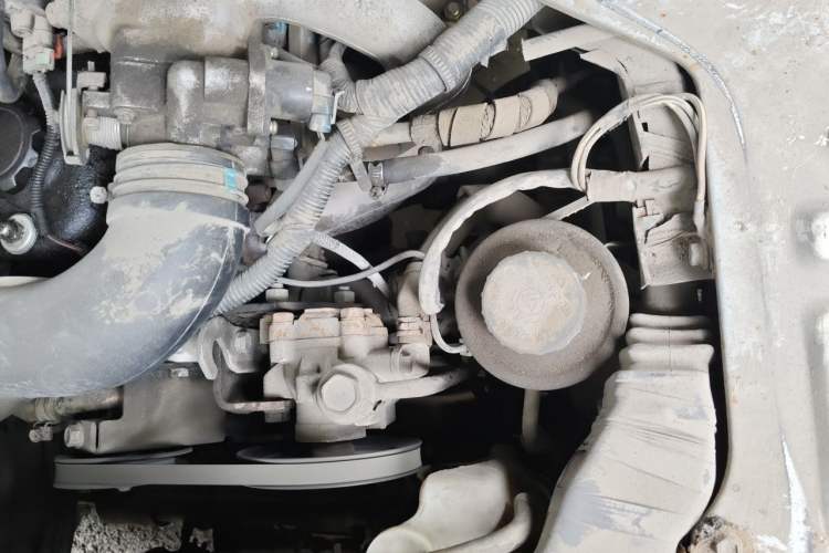 Used Jinbei Hiace 2011 2.0L 5th Generation Kuaiyunwang Standard Version 4G19 Engine Bay Left