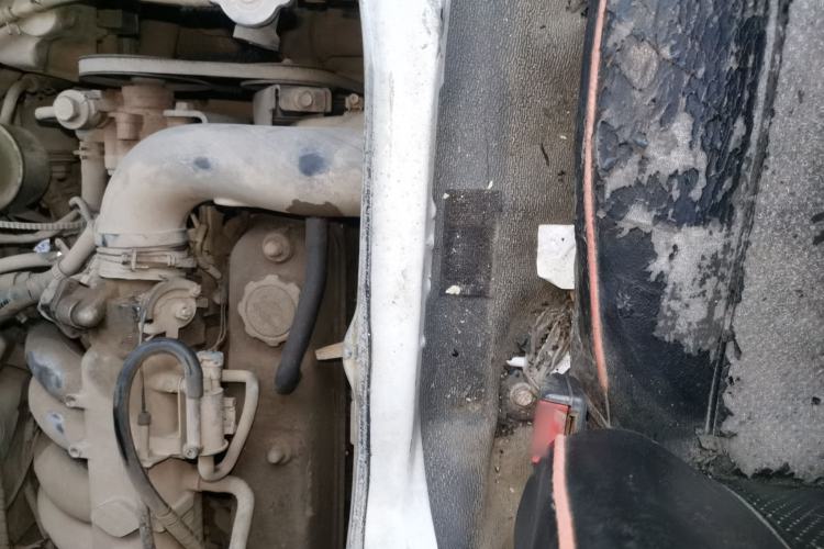 Used Jinbei Hiace 2011 2.0L 5th Generation Kuaiyunwang Luxury Edition 4G19 Engine Bay Left