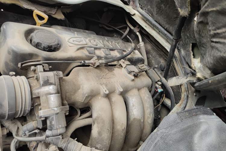 Used Jinbei Hiace 2011 2.0L Fifth-Generation Express Luxury V19 Engine Bay Left