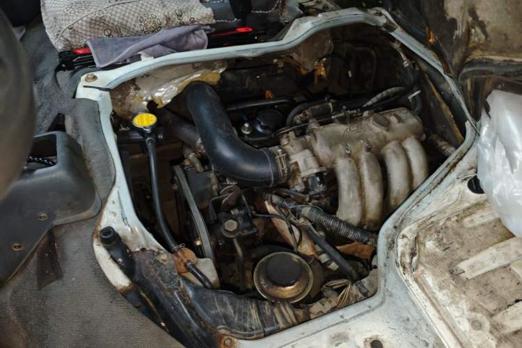Used Jinbei Hiace 2011 2.0L 5th Generation Kuaiyunwang Luxury Edition 4G19 Engine Bay Left