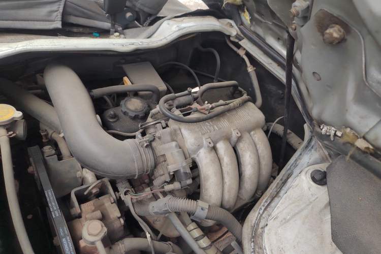 Used Jinbei Hiace 2011 2.0L 5th Generation Kuaiyunwang Standard Version 4G19 Engine Bay Left