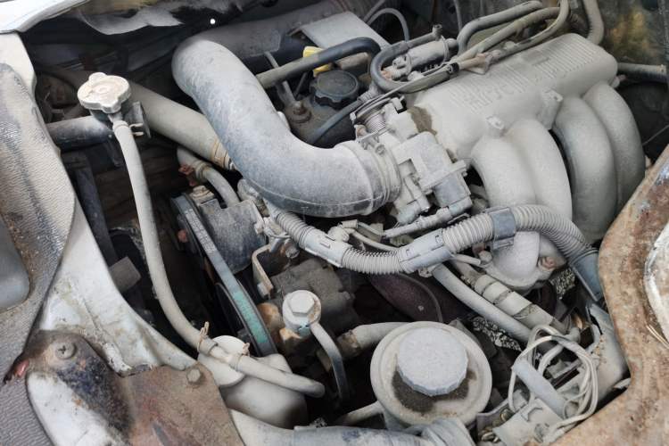 Used Jinbei Hiace 2011 2.0L Fifth-Generation Kuaiyunwang Comfort Type K 4G20B Engine Bay Left