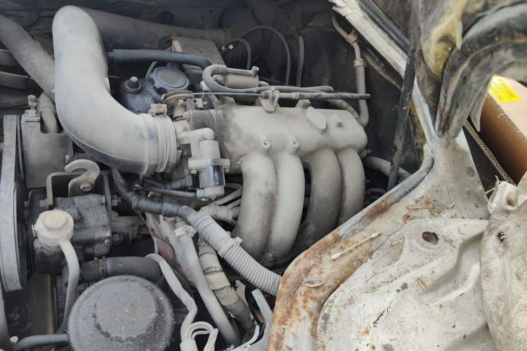 Used Jinbei Hiace 2011 2.0L 5th Generation Kuaiyunwang Standard Version 4G19 Engine Bay Left
