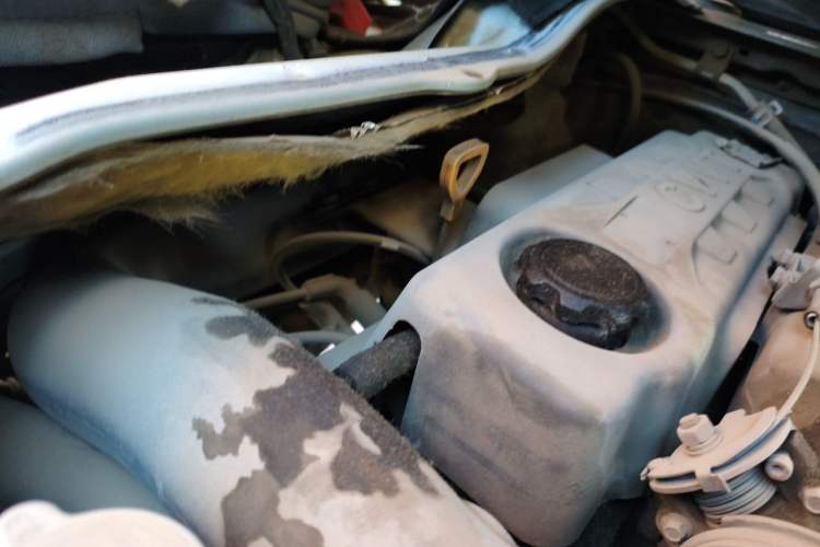 Used Jinbei Hiace 2011 2.0L Sixth-Generation Classic Standard 4G20D4B Engine Bay Left
