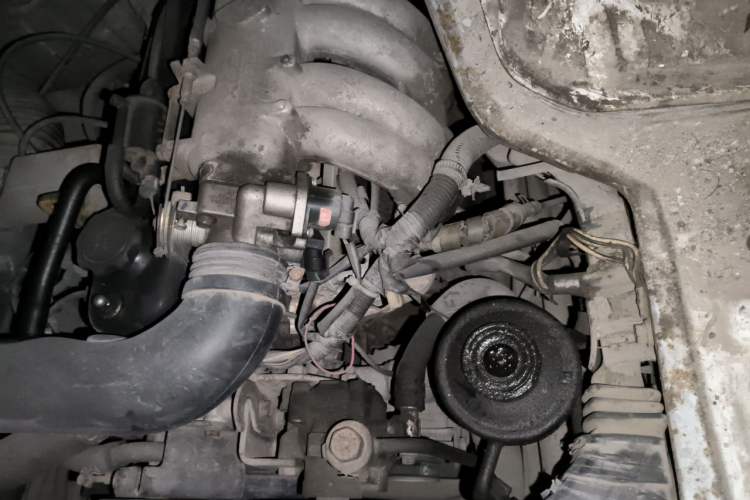 Used Jinbei Hiace 2011 2.0L 5th Generation Kuaiyunwang Standard Version 4G19 Engine Bay Left