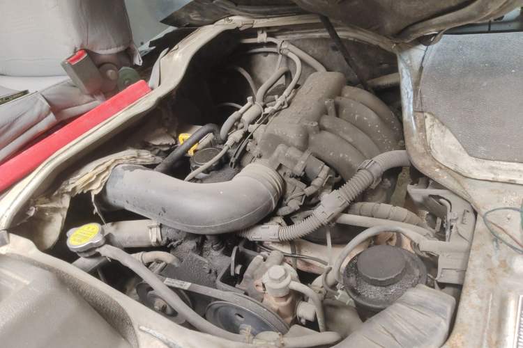 Used Jinbei Hiace 2011 2.0L 5th Generation Kuaiyunwang Standard Version 4G20B Engine Bay Left