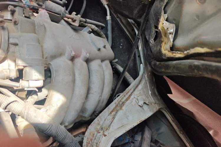 Used Jinbei Hiace 2011 2.0L 5th Generation Kuaiyunwang Standard Version 4G19 Engine Bay Left